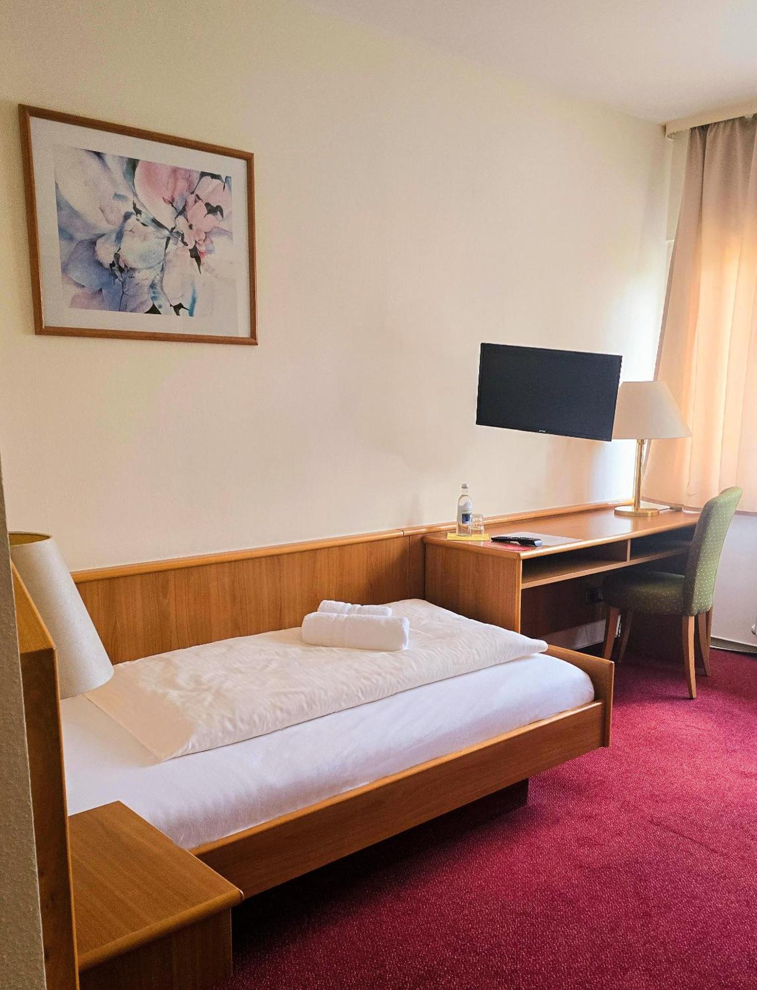 Hotel Zur Moselbruecke Schweich Exterior photo